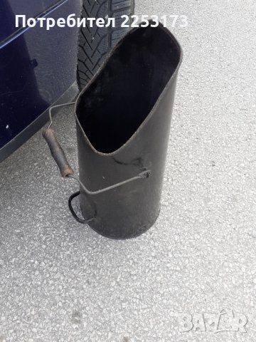 Стара емайлирана кофа за въглища