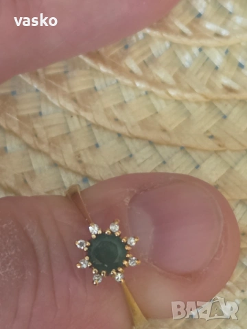 Злато+брилянтчета+изумруд 2.9грама, снимка 6 - Пръстени - 54087519