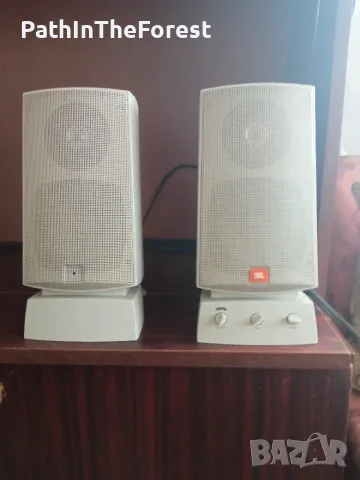 JBl готова аудио система и кабелите и