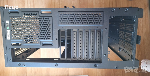 Кутия за PC Corsair, снимка 4 - Захранвания и кутии - 54322637