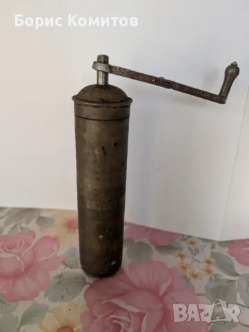 Стара бронзова мелничка за чер пипер, снимка 2 - Антикварни и старинни предмети - 48863131