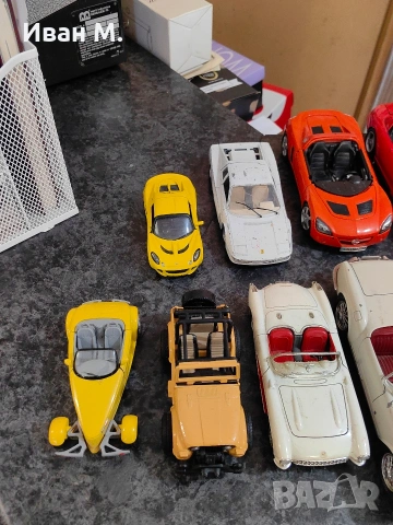 Колекционерски метални колички Burago , снимка 4 - Колекции - 54339972