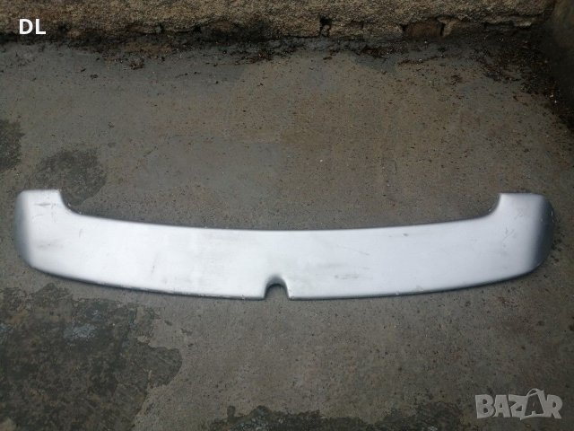 ОРИГИНАЛЕН Спойлер за заден капак за Голф 4 с място за антената , снимка 1