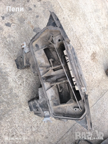 Радиатор парно за Мерцедес 190 с кутия, снимка 3 - Части - 53940927