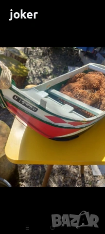 дървена лодка