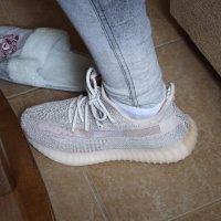 Yeezy 350 Adidas Нови Оригинални Обувки Маратонки Размер 39 Номер Кремаво Розови Много Удобни , снимка 16 - Маратонки - 40501761