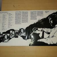 Продавам двоен албум на Владимир Висотцки - СЫНОВЬЯ УХОДЯТ В БОЙ 1986 , снимка 2 - Грамофонни плочи - 31185358