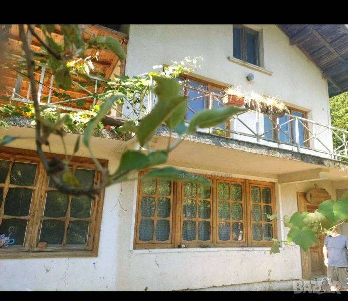 Продавам в гр.Тетевен имот ведно с 4 жил.сгради,гараж и стоп.постройка, снимка 1