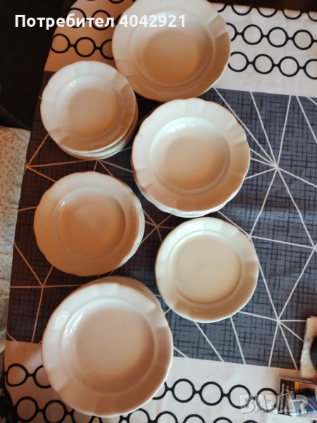 Бели порцеланови чинии , снимка 1