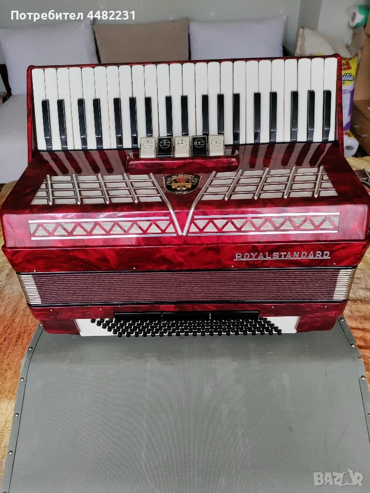 Продавам Немски акордеон ROYAL STANDART120баса 3гласа с куфар , снимка 1