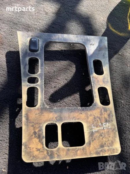 Лайсна около  скоростен лост за Mercedes W210 E class, снимка 1