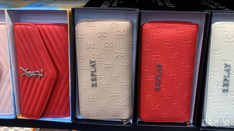 портмонета в кутия guess pinko ysl saint laurent replay , снимка 1