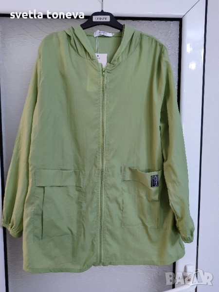 Зелена ветровка, снимка 1