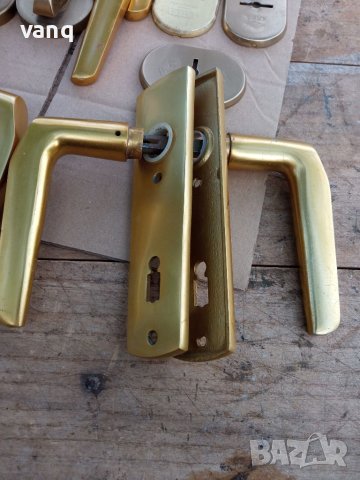 Стари месингови дръжки за врати с шилд, снимка 3 - Други ценни предмети - 40531031