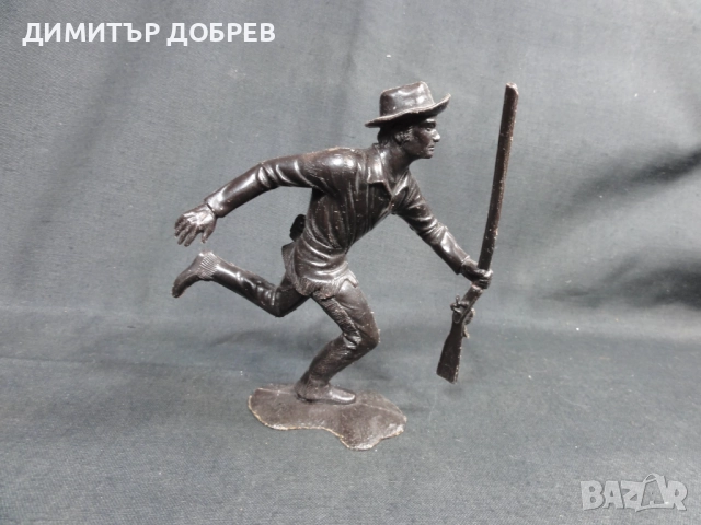 СТАРА РЕТРО СОЦ СССР ПЛАСТМАСОВА ФИГУРКА ТРАПЕР