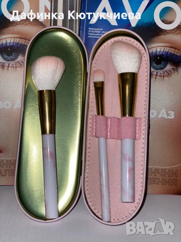 Комплект четки за грим в метална поставка