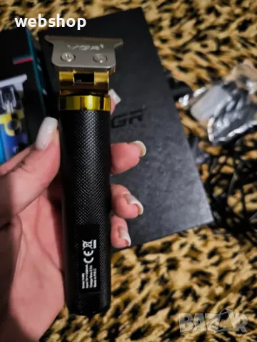 Тример за брада и мустаци със сменяеми приставки VGR V-082 Черен със златист цвят, снимка 3 - Тримери - 50440761