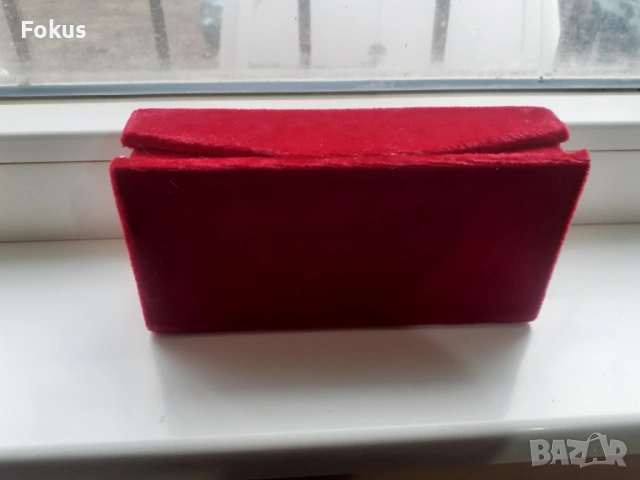 Луксозна подаръчна кутия червено кадифе - като нова, снимка 4 - Антикварни и старинни предмети - 53964917