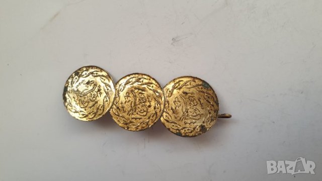 стара брошка от позлатени монети