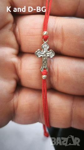 Гривна от червен конец и сребърно кръстче проба 925, снимка 6 - Гривни - 50730566