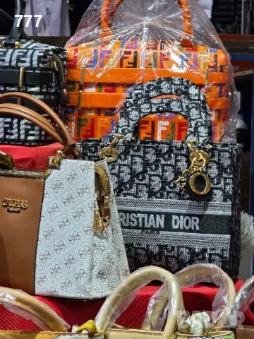 дамски чанти Dior, снимка 6 - Чанти - 48748618