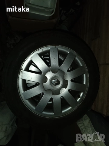 16 ли аломин от Рено със зимни гуми-Бартер за Тойота Авенсис, снимка 3 - Автомобили и джипове - 53878000