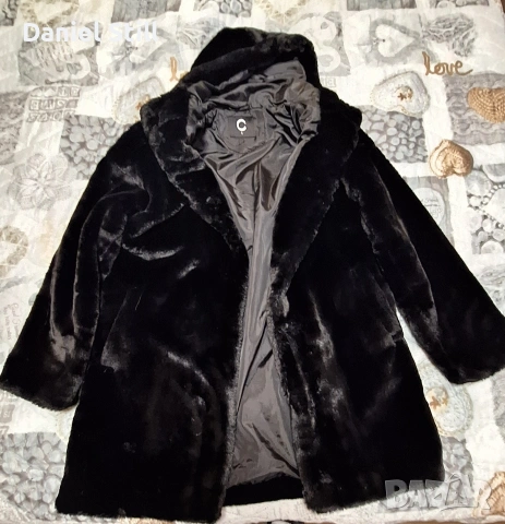 Дамско черно палто от плюшен плат, снимка 3 - Палта, манта - 52987529