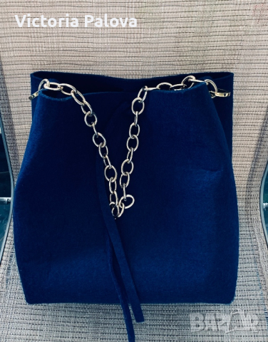 Чанта цвят ултрамарин със златен синджир, снимка 3 - Чанти - 38751950