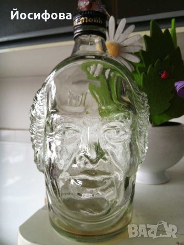 бутилка от легендарния индийски ром Old Monk