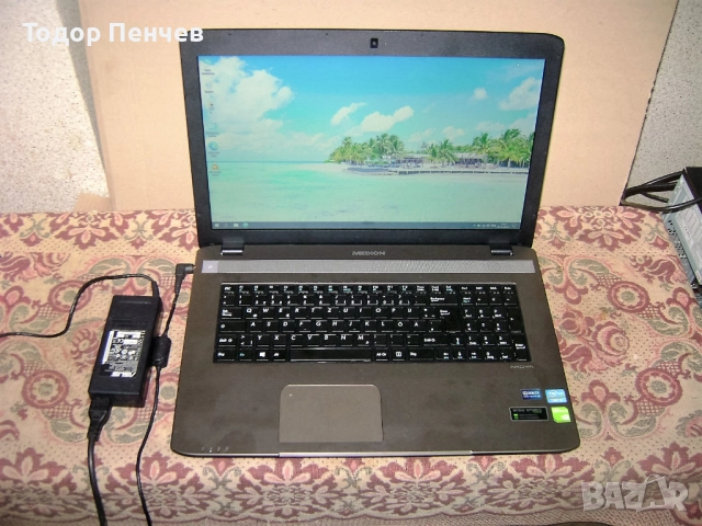Medion - 17 инча, Core i3, 16 GB RAM, 256 GB SSD, зарядно, батерия