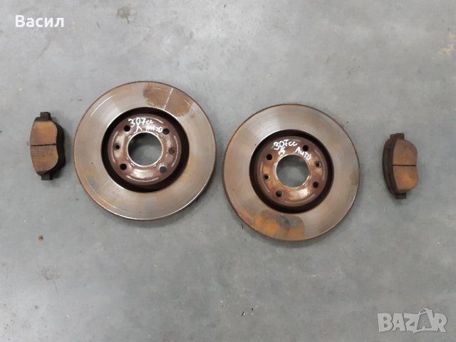 Предни дискове с накладки Peugeot 307 cc 2.0 136к.с AUTOMATIC Пежо 307 Кабрио АВТОМАТИК 2.0 136к.с, снимка 2 - Части - 30478894