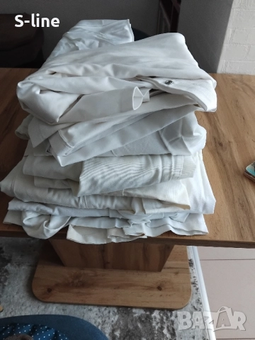 Бели работни дрехи