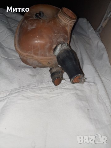 Разширително казанче за охладителната течност от Фолксваген Транспортер Ванагон 1979 до 2000г., снимка 2 - Части - 38462553