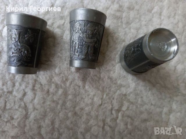 Три красиви  гравирани  цинкови чашки , снимка 2 - Чаши - 37043939