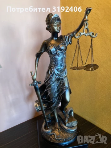 Статуетка Темида