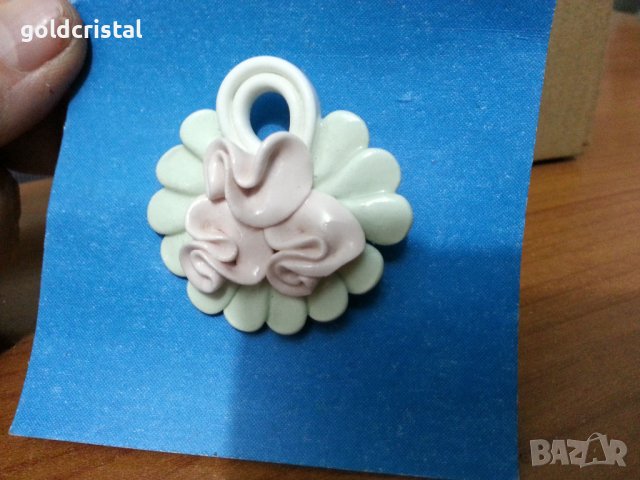 порцелан брошка и медальон, снимка 3 - Антикварни и старинни предмети - 38738828