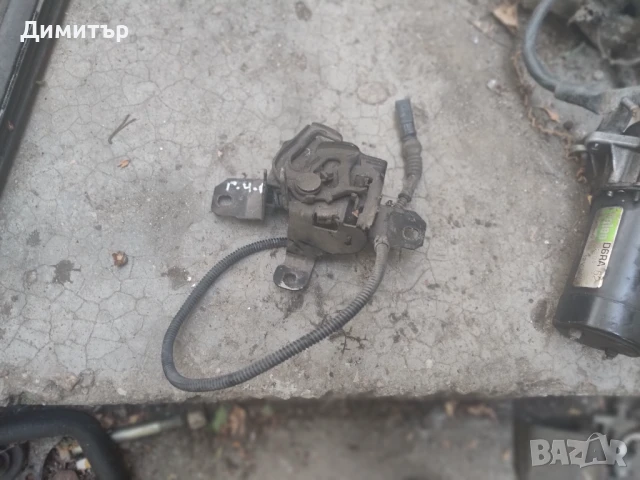 Брава Преден Капак За Фолксваге Голф 4 / VW Golf 4