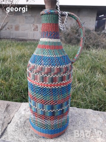 Ретро плетена дамаджана 
