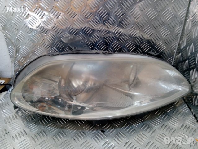 Десен фар Fiat Croma 2005г.с метални щипки