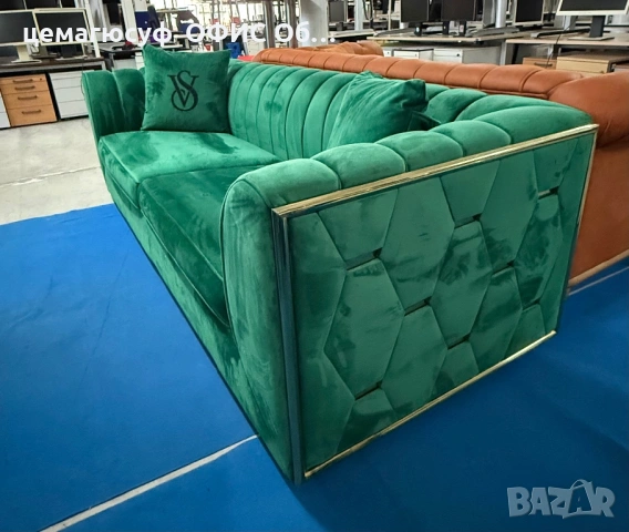 Италиански ликсозен и модерен диван триместен с фотьойл зелено кадифе, снимка 5 - Дивани и мека мебел - 53343295