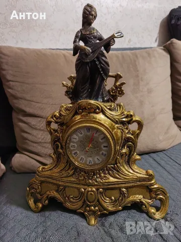 Настолен бароков часовник.