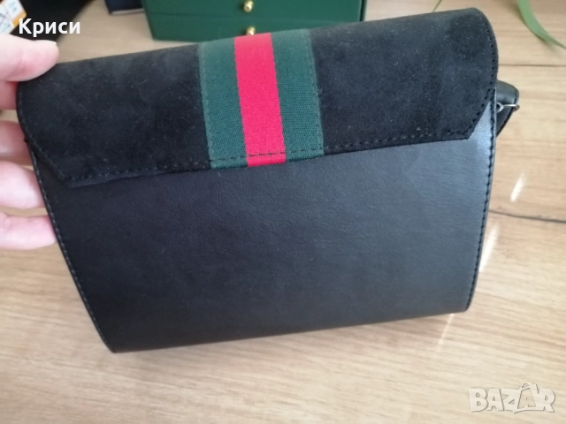 Нова дамска чанта малка, компактна 15лв, снимка 2 - Чанти - 52635377