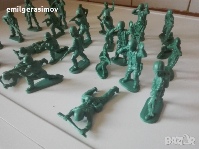 Пластмасови войници - 3 лота., снимка 3 - Фигурки - 54016959