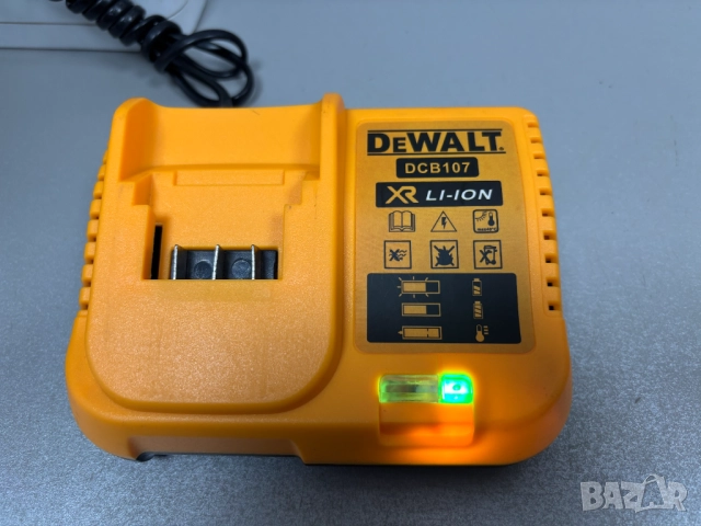 Зарядно устройство DeWALT за акумулаторни Li-Ion батерии 10.8-18 V, 230 V, DCB107, снимка 2 - Други инструменти - 52826855