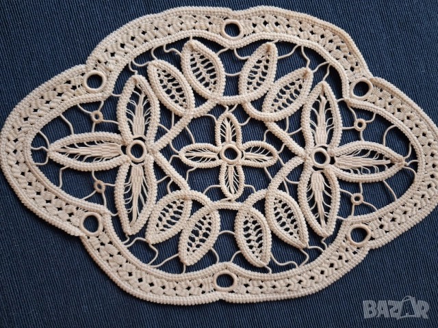 Дантелени покривки, снимка 2 - Покривки за маси - 52323636