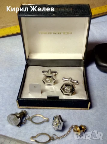 MONARCH Стар ЛУКСОЗЕН КОМПЛЕКТ БУТОНЕЛИ с 2 ИГЛИ За ВРАТОВРЪЗКИ с ФАСЕТИРАНИ КРИСТАЛИ 19014, снимка 6 - Антикварни и старинни предмети - 51371677