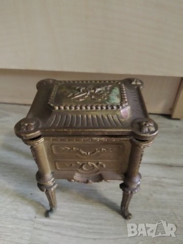 стара метална кутия за бижута арт деко