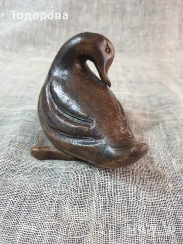 Тежка каменна пластика на патица