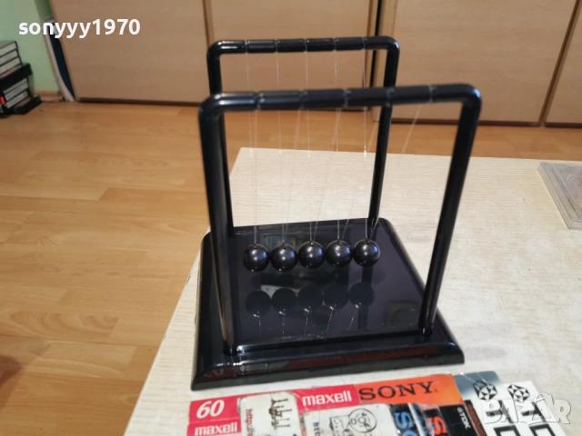 Люлката на Нютон-BLACK 18Х18Х15СМ 1501261032, снимка 12 - Колекции - 53105981