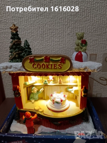 Коледна LED и музикална сцена Магазин за сладкиши с 8 мелодии,светлени и въртяща се торта., снимка 13 - Декорация за дома - 48436723